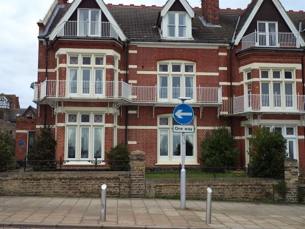 Britten House Лоустофт Экстерьер фото